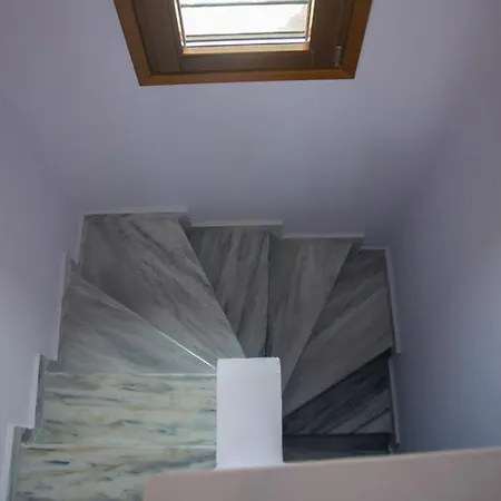 Beachfront Stylish Maisonette In إيريسوس