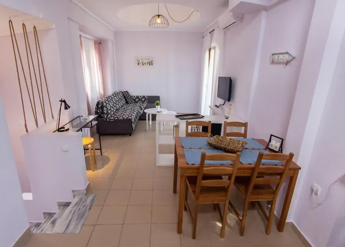Case de vacanță Beachfront Stylish Maisonette In *