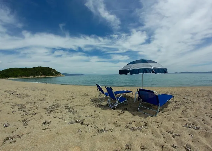 Beachfront Stylish Maisonette In Hébergement de vacances *