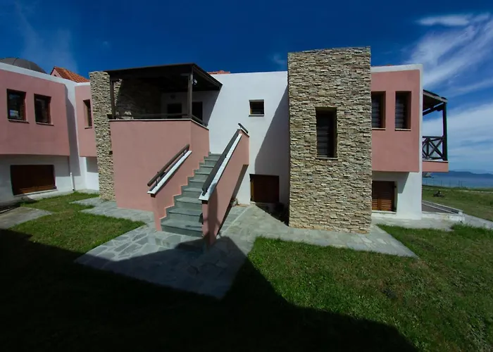 Beachfront Stylish Maisonette In Hébergement de vacances *