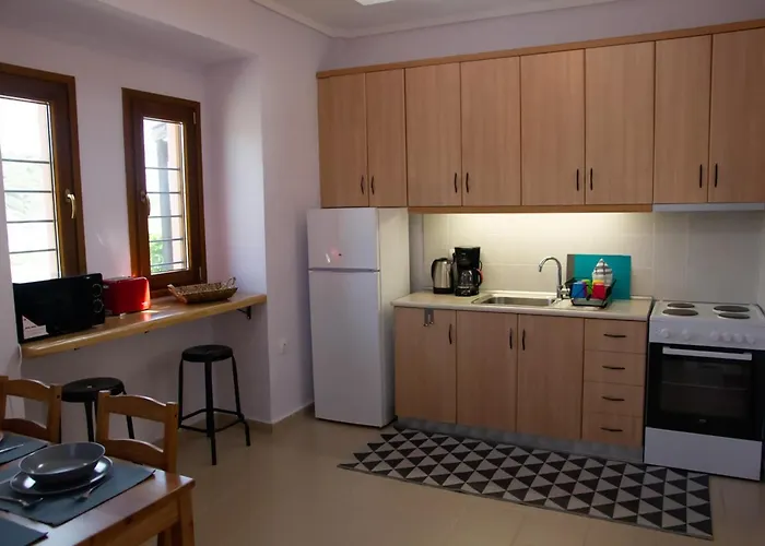 Beachfront Stylish Maisonette In Hébergement de vacances *