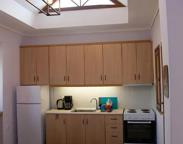 Beachfront Stylish Maisonette In Hébergement de vacances