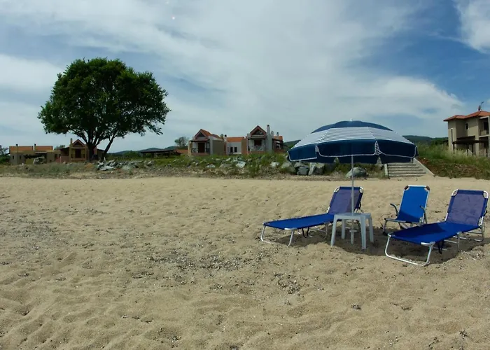 Beachfront Stylish Maisonette In Hébergement de vacances *