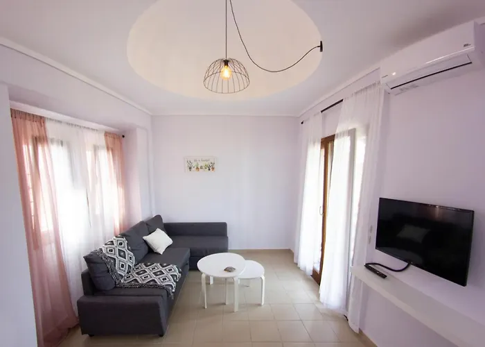 Hébergement de vacances Beachfront Stylish Maisonette In