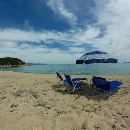 Beachfront Stylish Maisonette In Casa vacanze *