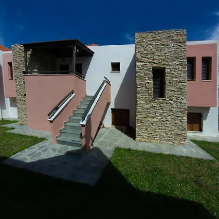 Beachfront Stylish Maisonette In Case de vacanță *