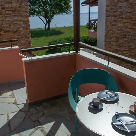 Case de vacanță Beachfront Stylish Maisonette In