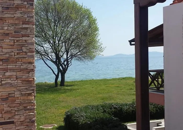 Beachfront Stylish Maisonette In Jeriszósz